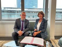 Les présidents de l'ANJ et de l'ARPP signant une convention
